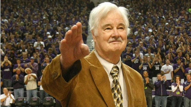 Former NBA coach Tex Winter, architect of the triangle offense, dies at age  96 