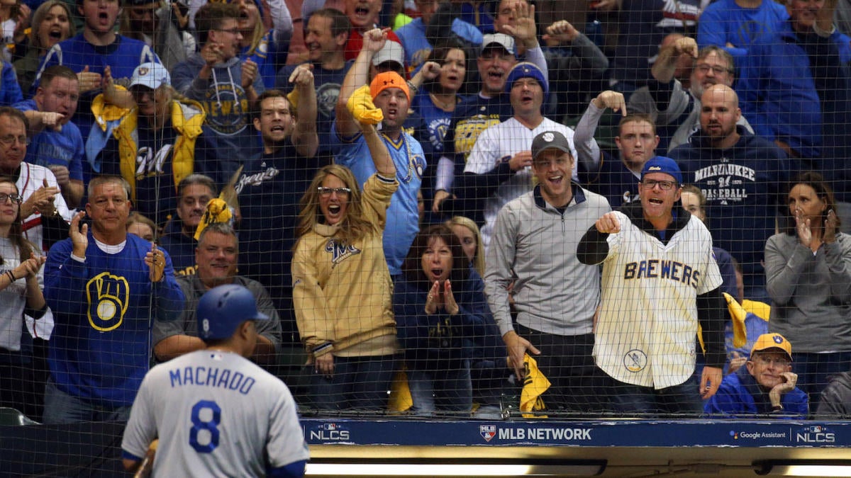 Manny Machado takes frustration out on water cooler in Brewers game