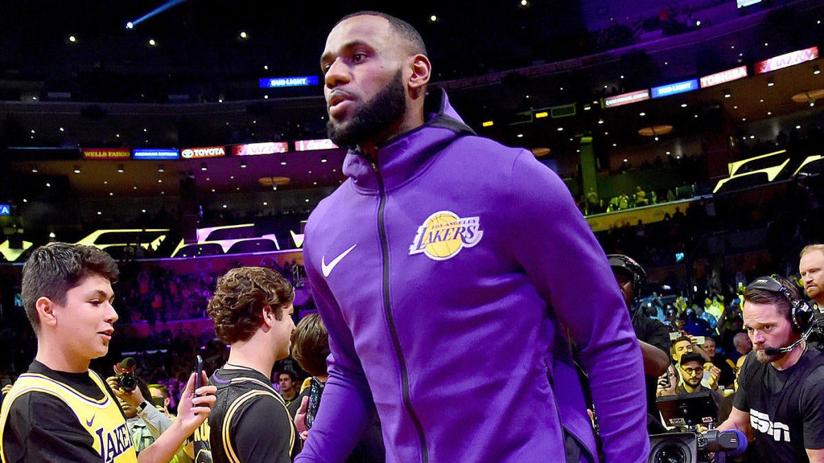 Lebron James Unable To Shake Kobe S Shadow With Lakers Is A Convenient Narrative For Blind Bryant Backers Cbssports Com