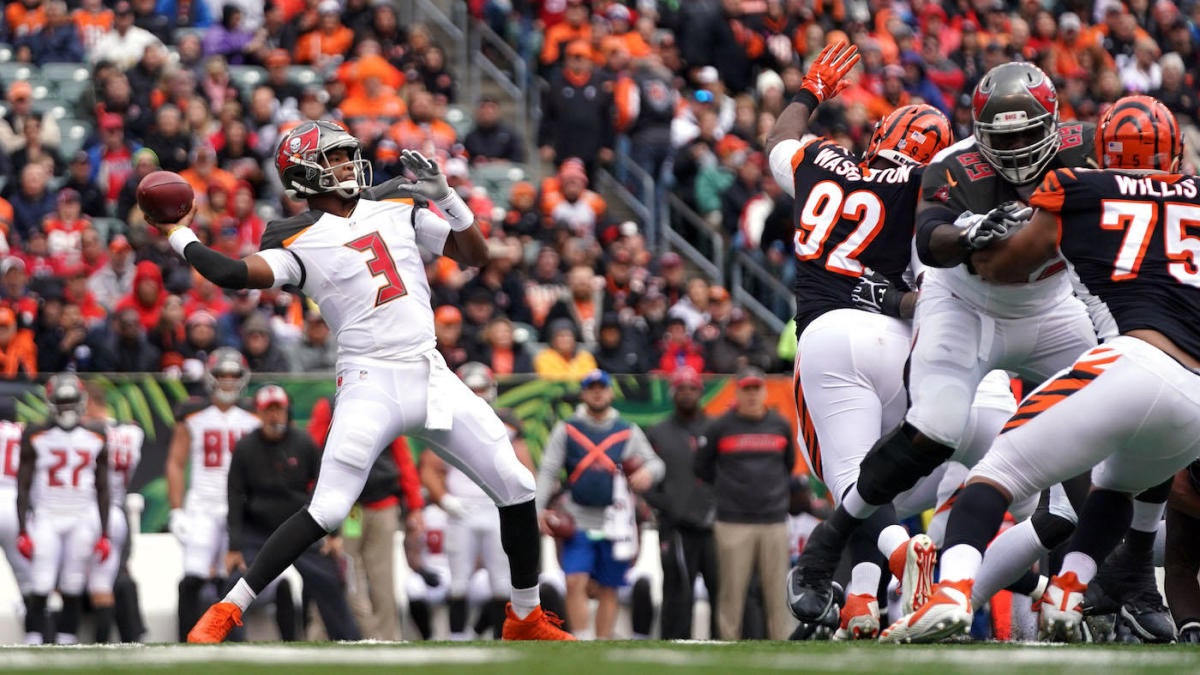 Jameis Winston Takes Over for Ryan Fitzpatrick for Bucs, Throws Immediate  Interception