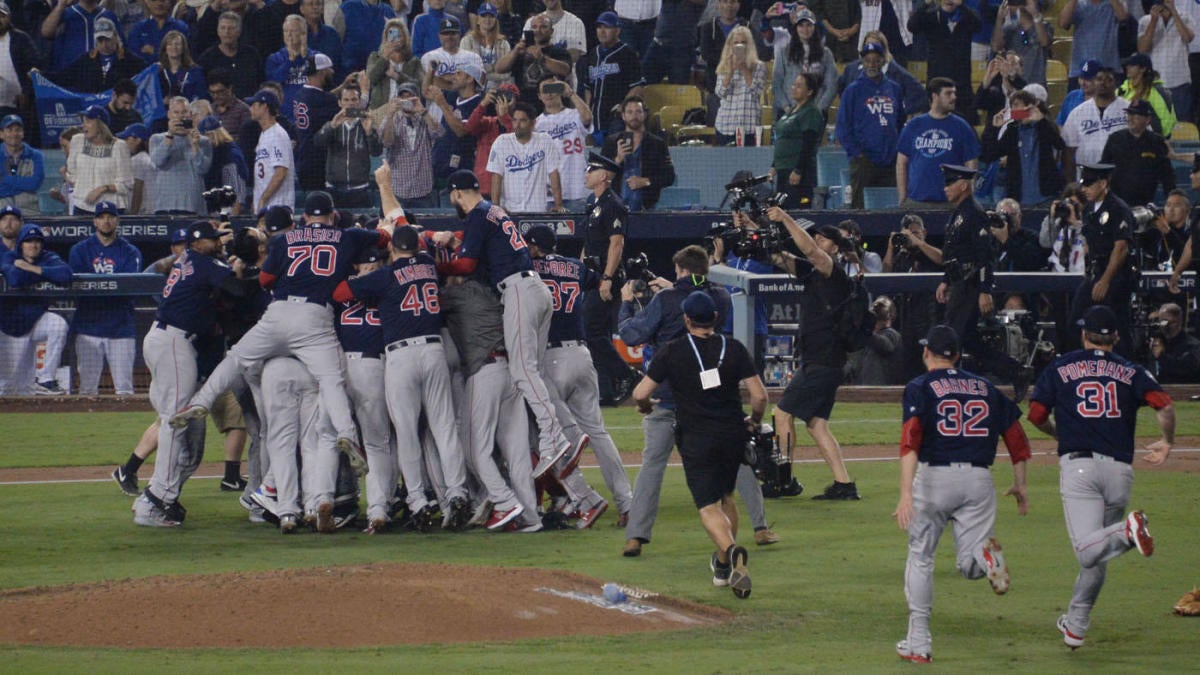 FOX Sports: MLB on X: A comeback for the ages! 📺 Rewatch Game 6 of the 2002  World Series, Giants vs. @Angels, TOMORROW at NOON ET on FOX!   / X