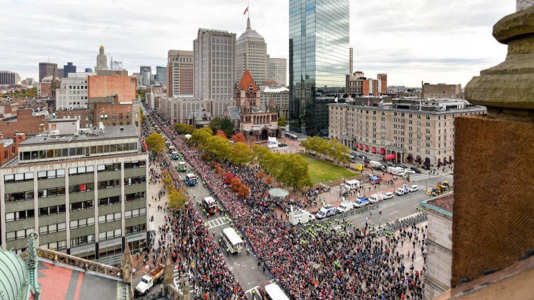 Red Sox parade: Fans hit World Series trophy, Cora with beer cans during celebration