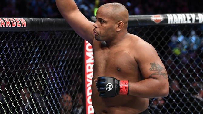 cormier-fist-air-getty-msg.jpg