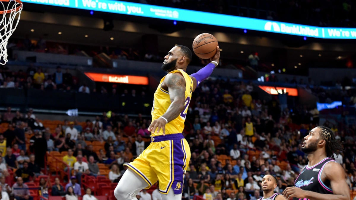 Lakers' LeBron James drops season-high 51 points against Heat in return to Miami