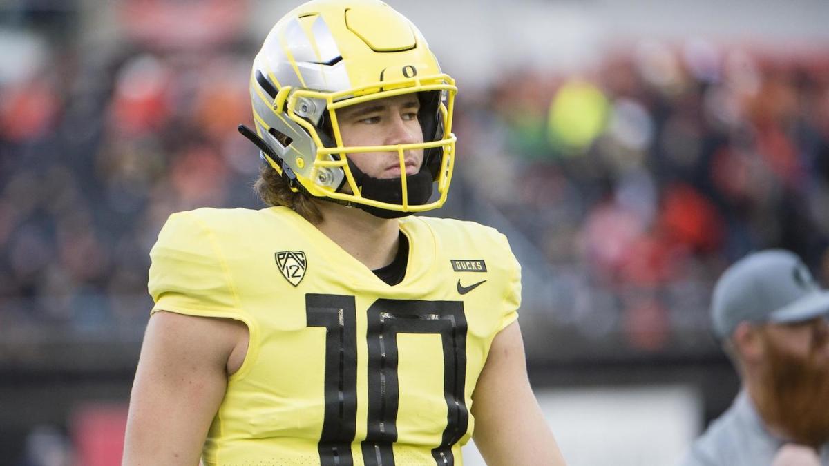 Oregon QB Justin Herbert set to be evaluated after leaving game vs