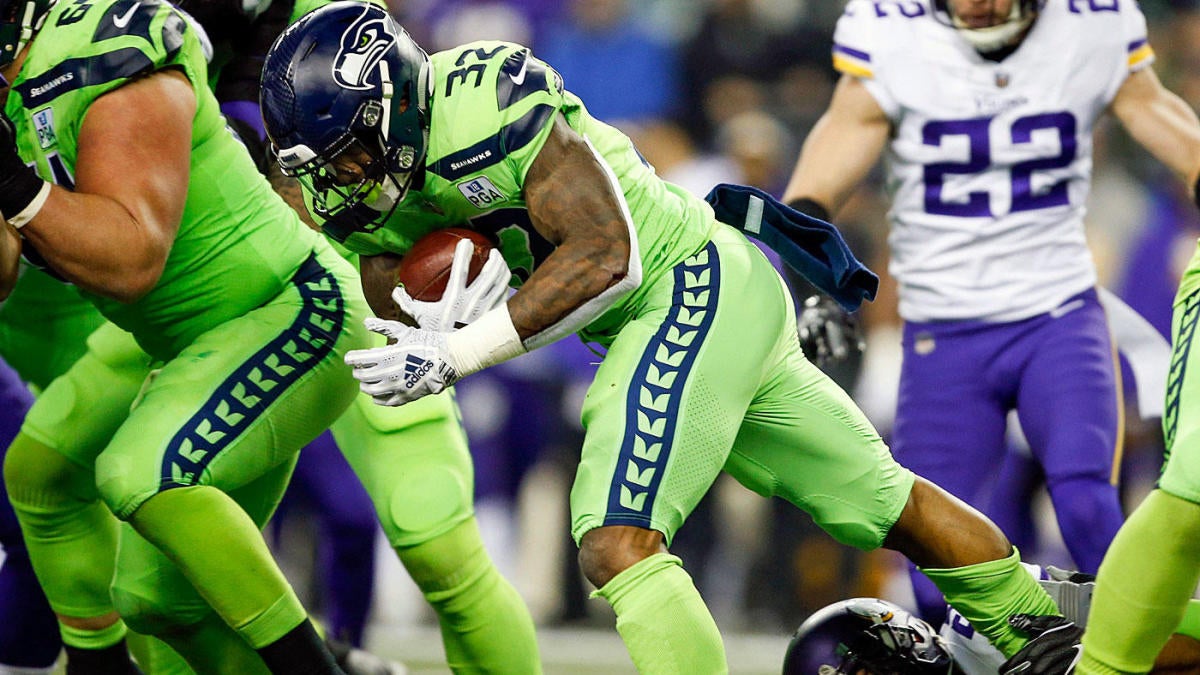 Wilson throws 3 TDs in 2nd quarter, Seahawks top Lions 28-14