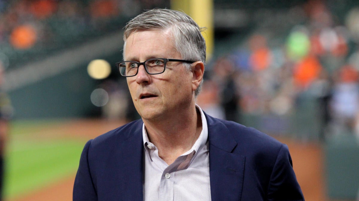 El ex-gerente general de los Astros deshonrado Jeff Luhnow quiere comprar un club de fútbol mexicano