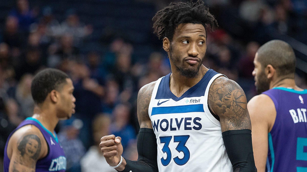 Look Timberwolves Robert Covington Eats A Waffle On The Bench During Win Over Spurs Cbssports Com