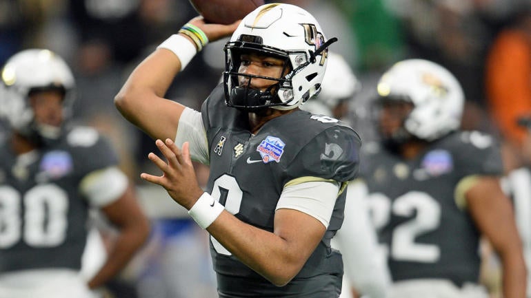 usatsi-11925699-darriel-mack-ucf-qb-pregame-2019-fiesta-bowl-1400.jpg