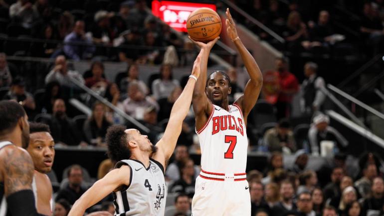 Grizzlies acquire Justin Holiday from Bulls in exchange for Marshon ...