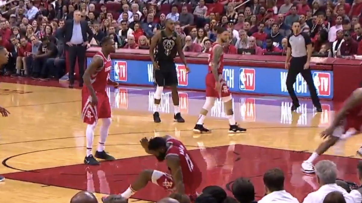 Bucks vs. Rockets Giannis Antetokounmpo's bullet pass nails James