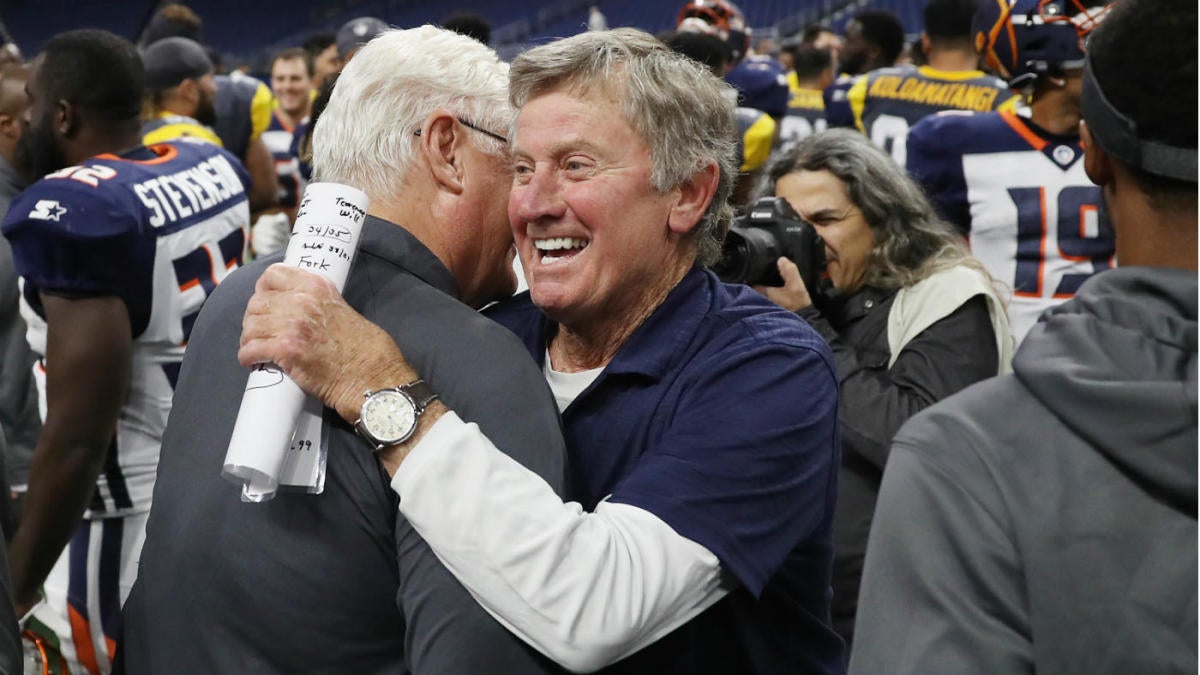 Steve Spurrier wins coaching debut with AAF's Orlando Apollos