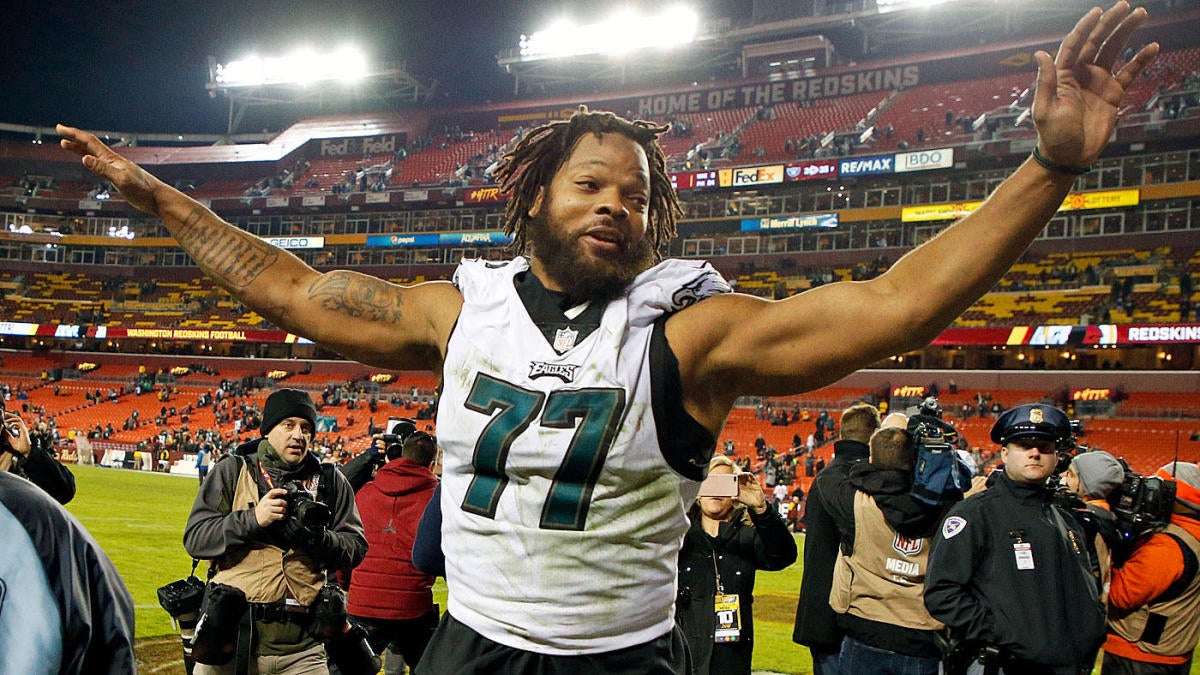 Super Bowl champion Eagles acquire DE Michael Bennett from