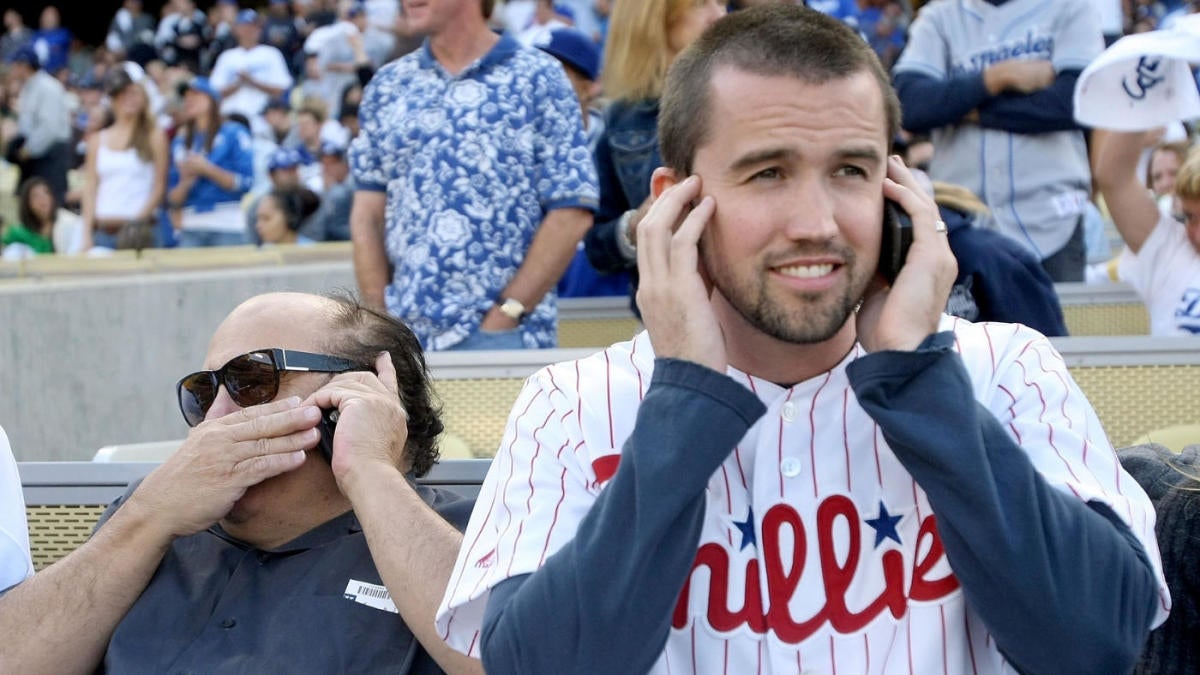 Mac (Rob McElhenney) had his catch tonight with former Phillies