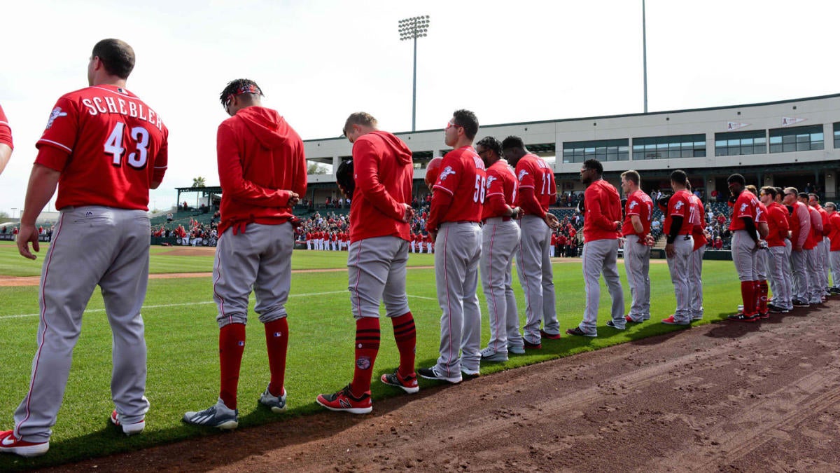 Derek Dietrich walks. Tucker Barnhart to 2nd., 08/03/2019