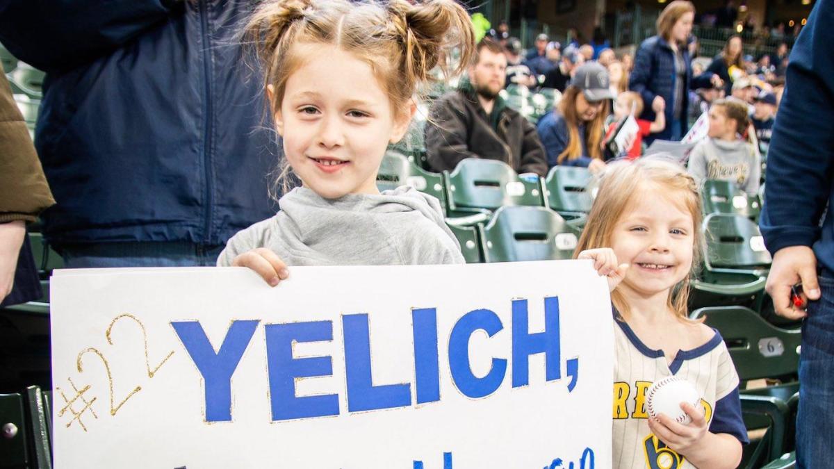 Brewers' Christian Yelich surprises Muskego girls with puppy