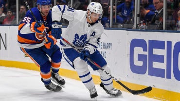 NHL: Toronto Maple Leafs at New York Islanders