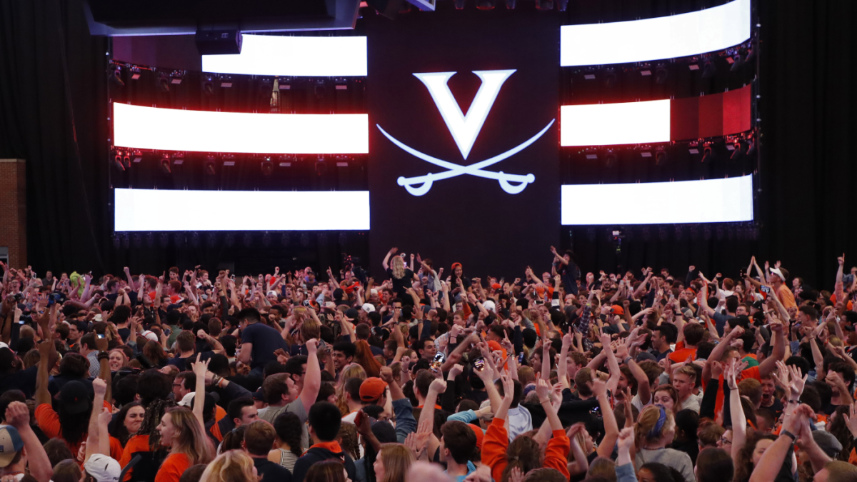 LOOK: Virginia fans spill into Charlottesville streets after winning