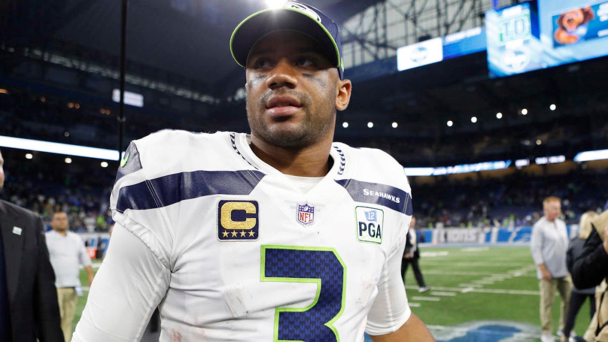 Russell Wilson gives $156,000 in  stock to his linemen