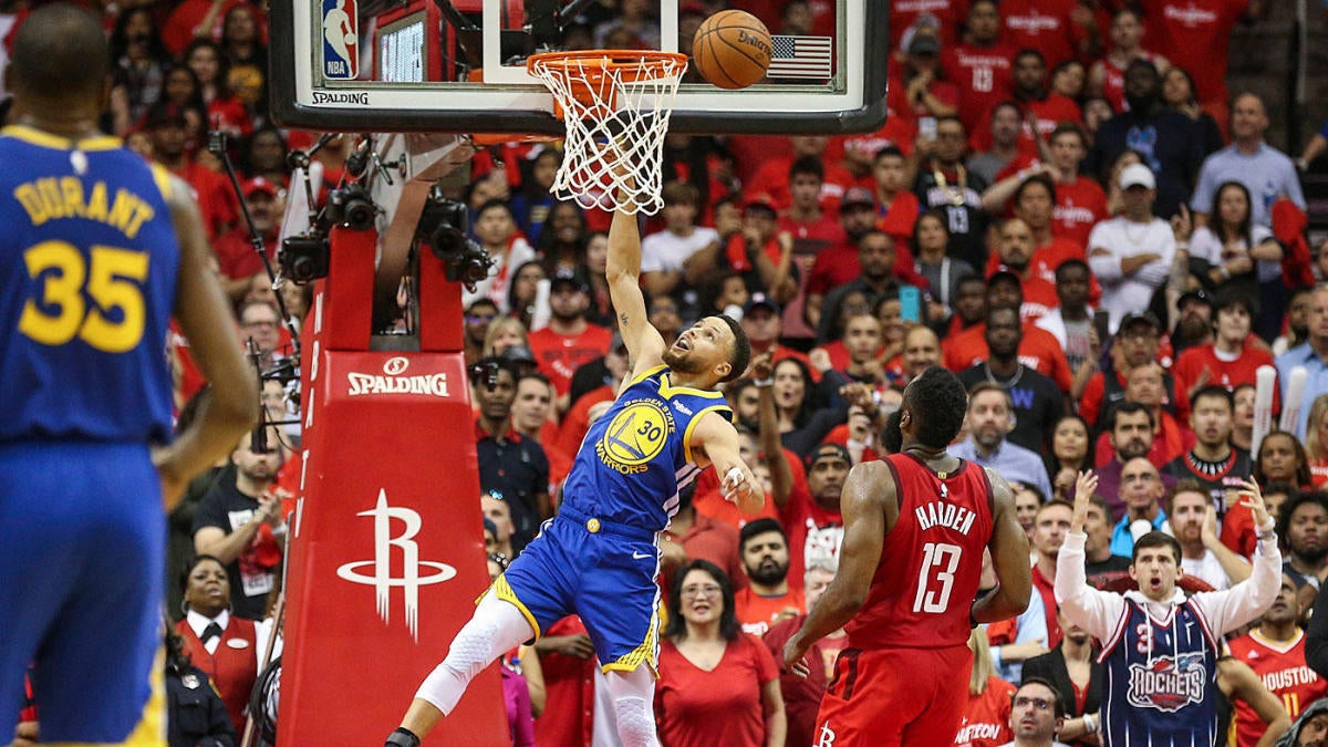 Curry misses dunk