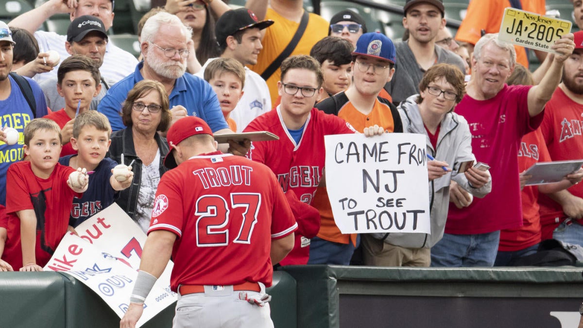 LA Angels Star Fielder Mike Trout Experiences Fan Moment From Rangers  Supporter Team OpTic - It's unreal - EssentiallySports