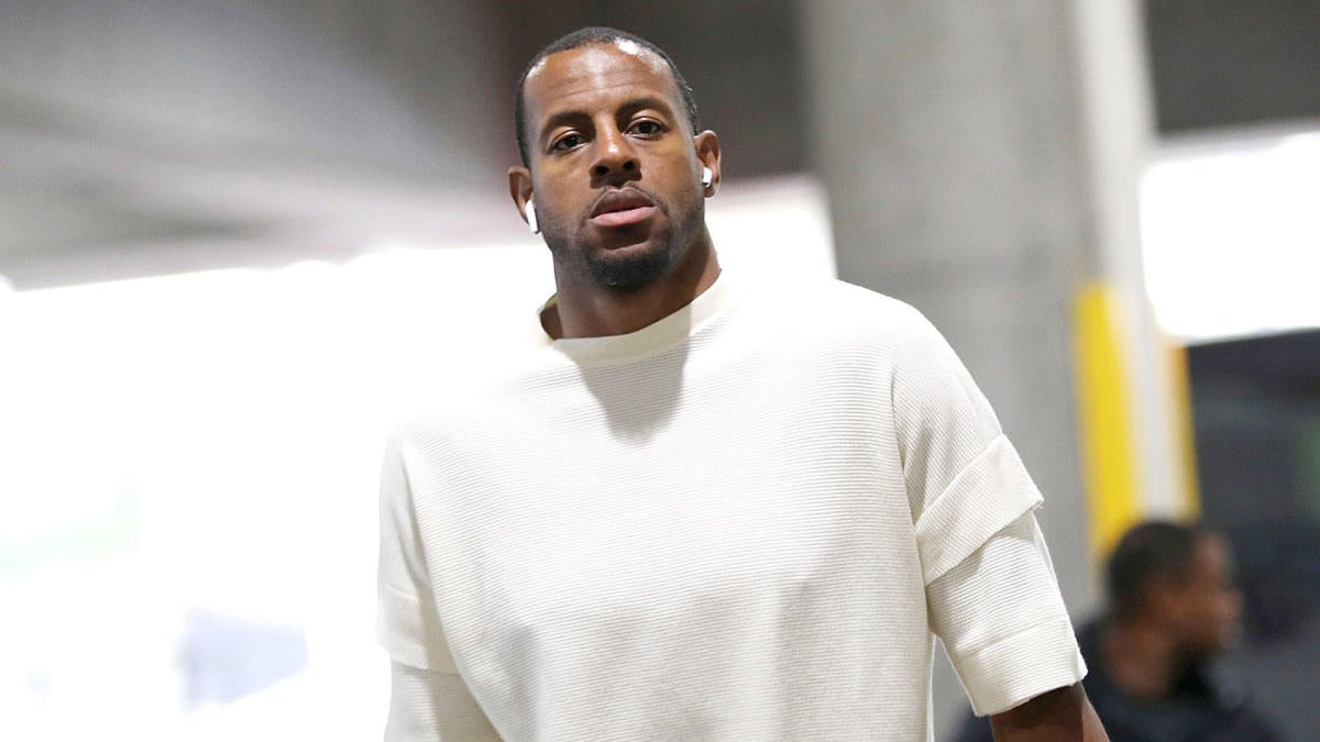 Grizzlies reach deal with Andre Iguodala; veteran won't report to camp as  team works on potential trades, per report 