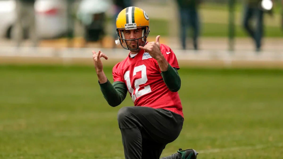 Aaron Rodgers Takes A Shot At All The QBs Who Beat Him In Beer-chugging ...