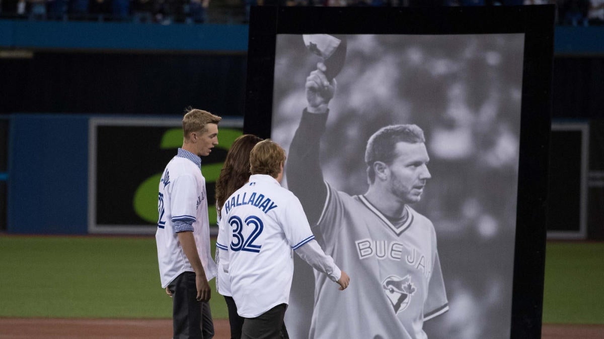 Blue Jays select Roy Halladay's son Braden in 32nd round of MLB