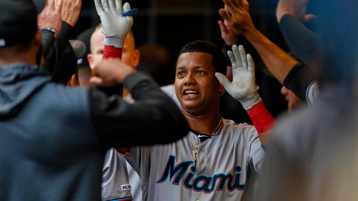 Marlins' MLBworst offense explodes vs. Brewers for 16 runs