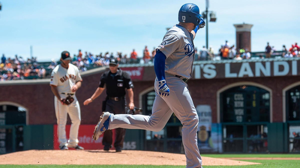 Blue Jays' Edwin Encarnacion suffers setback with quad injury 