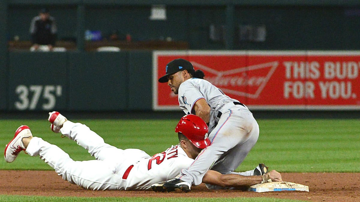 Cardinals lose after pinch-running pitcher is picked off second base ...