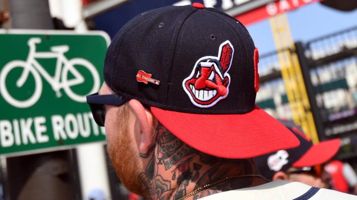 MLB commissioner urges Cleveland Indians to eradicate Chief Wahoo logo -  CBS News