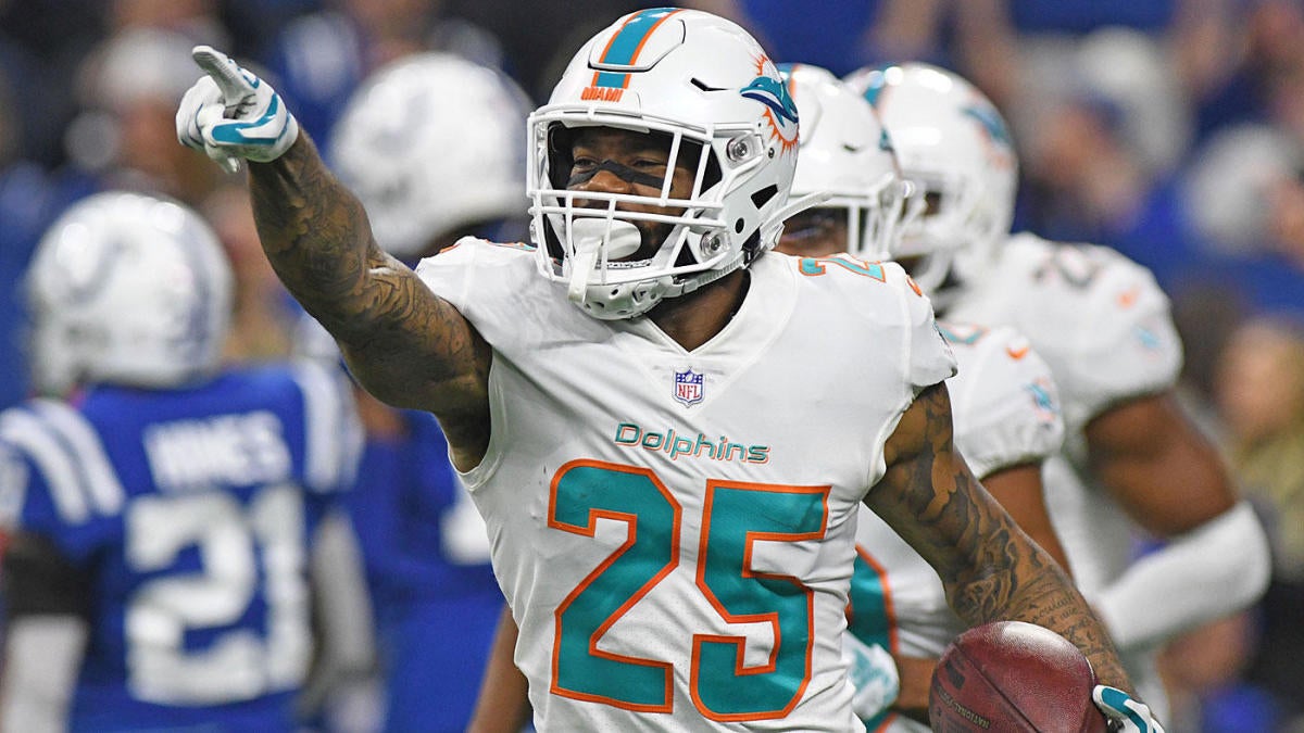 All-Pro cornerback Xavien Howard requests trade from Dolphins amid