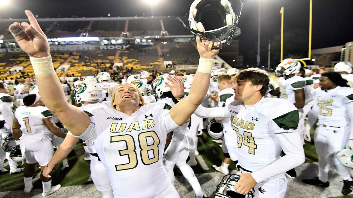 BIRMINGHAM, AL - OCTOBER 17: The UAB Blazers run out onto the field for the  game between UAB Blazers and Western Kentucky Hilltoppers on October 17,  2020 at Legion Field in Birmingham