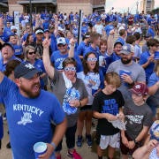 Kentucky Football on X: #NFLCats x Week Eight in the @NFL @TheRealZSmith,  @AWilliamson54, @LBStenberg, @Bud_Dupree, @benny_snell, @LynnBowden_1,  @Grindin_59, @M__Edwards7 Watch on CBS, Fox, NBC and ESPN: