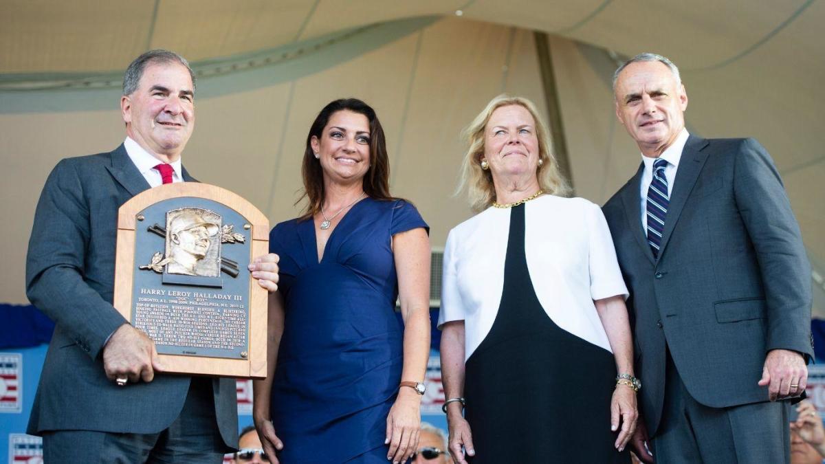 WATCH: Roy Halladay's wife Brandy delivers emotional Hall of Fame speech