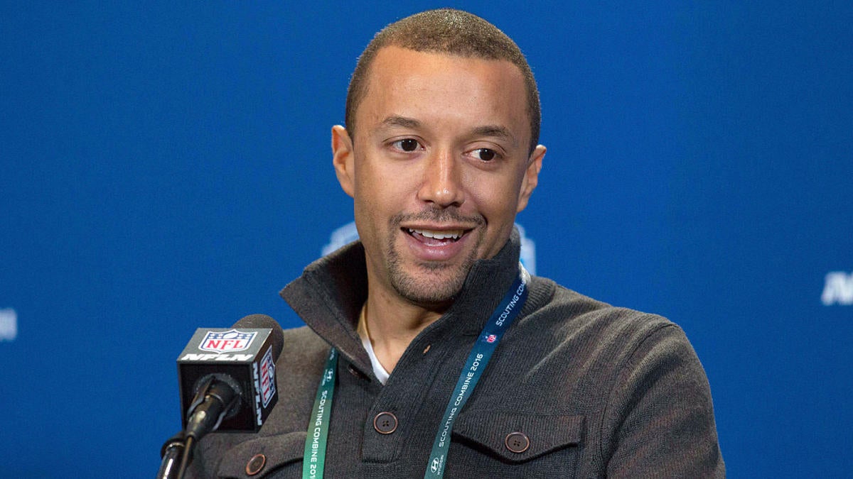 Browns fire GM Sashi Brown, Hue Jackson will return