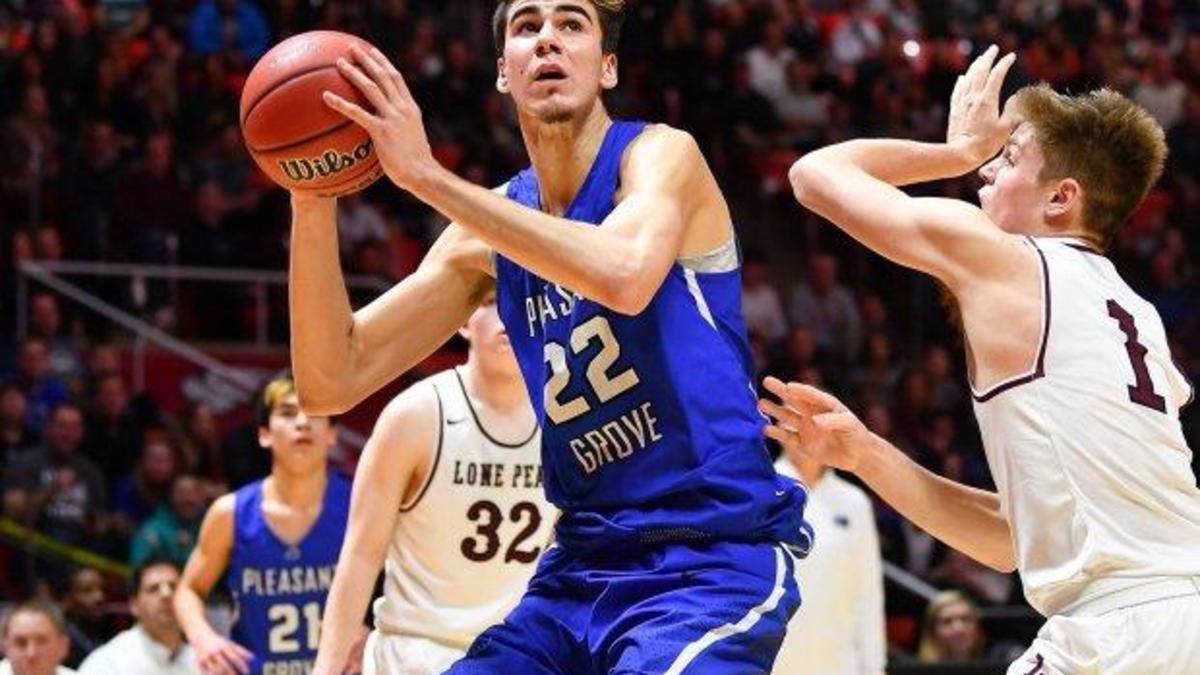 7foot4 high school basketball player Matt Van Komen commits to Utah