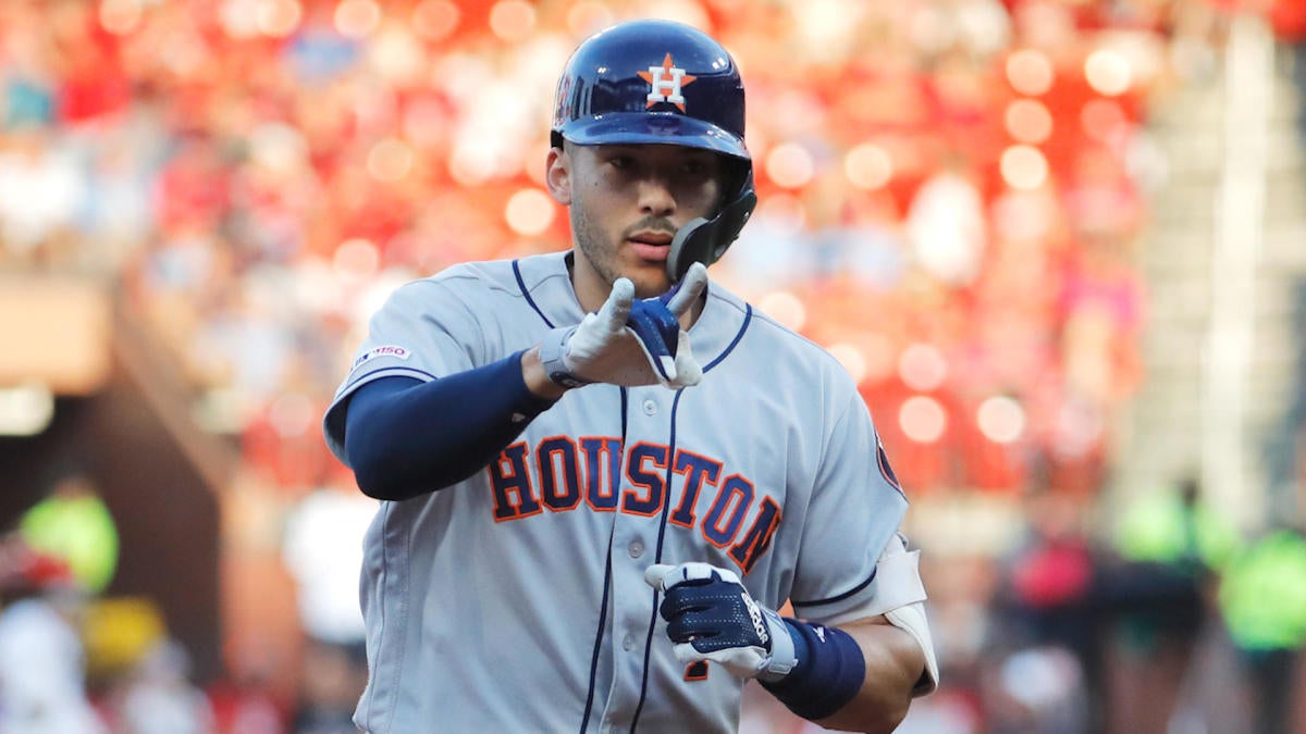 Astros' Carlos Correa Fractures Rib During Massage