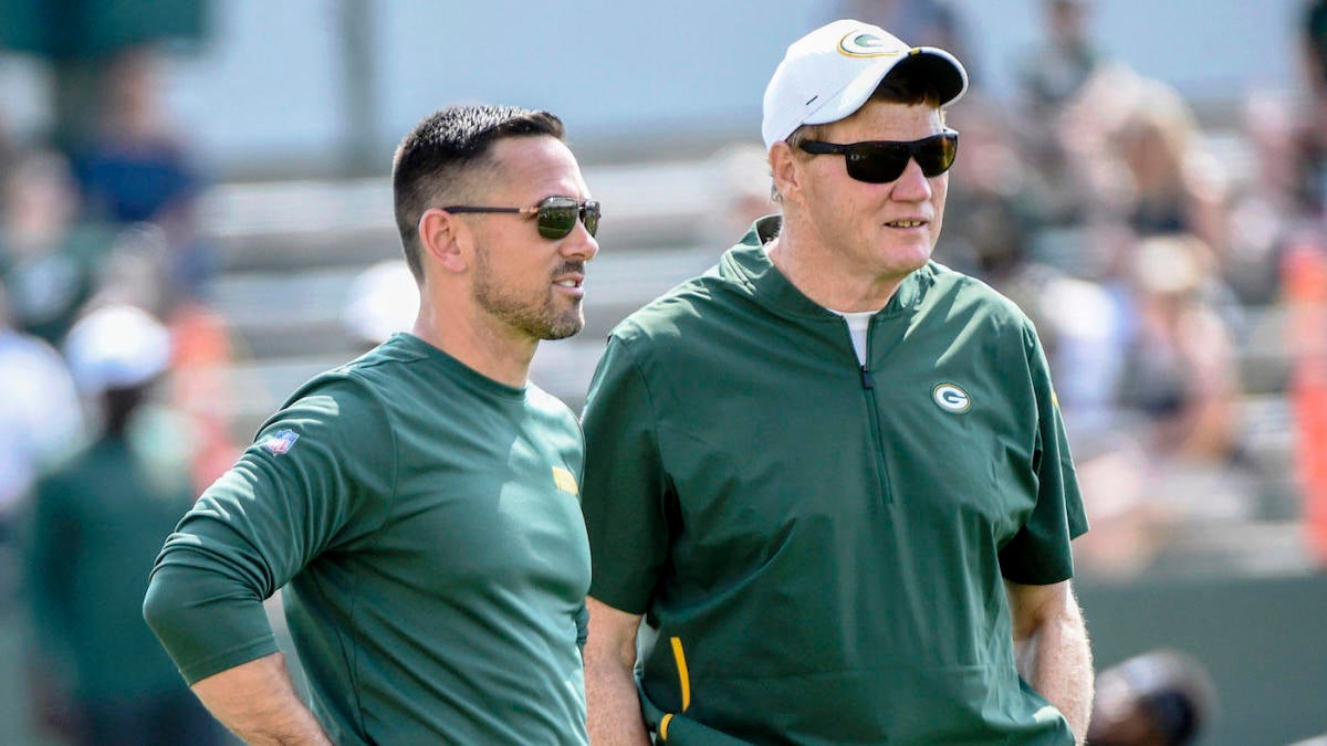 Matt LaFleur & Packers staff take the Knapp Stair Climb challenge