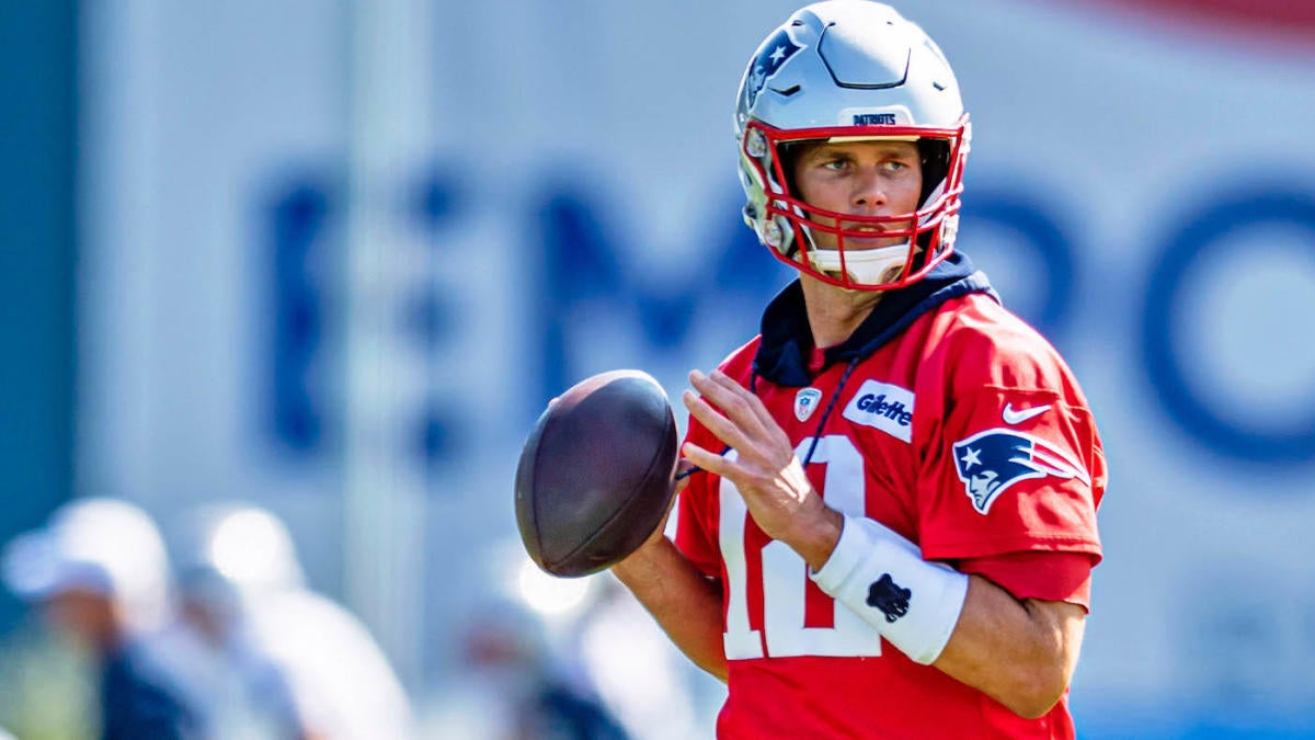 Tom Brady Tries Out New Helmet in Practice in Preparation for 2019