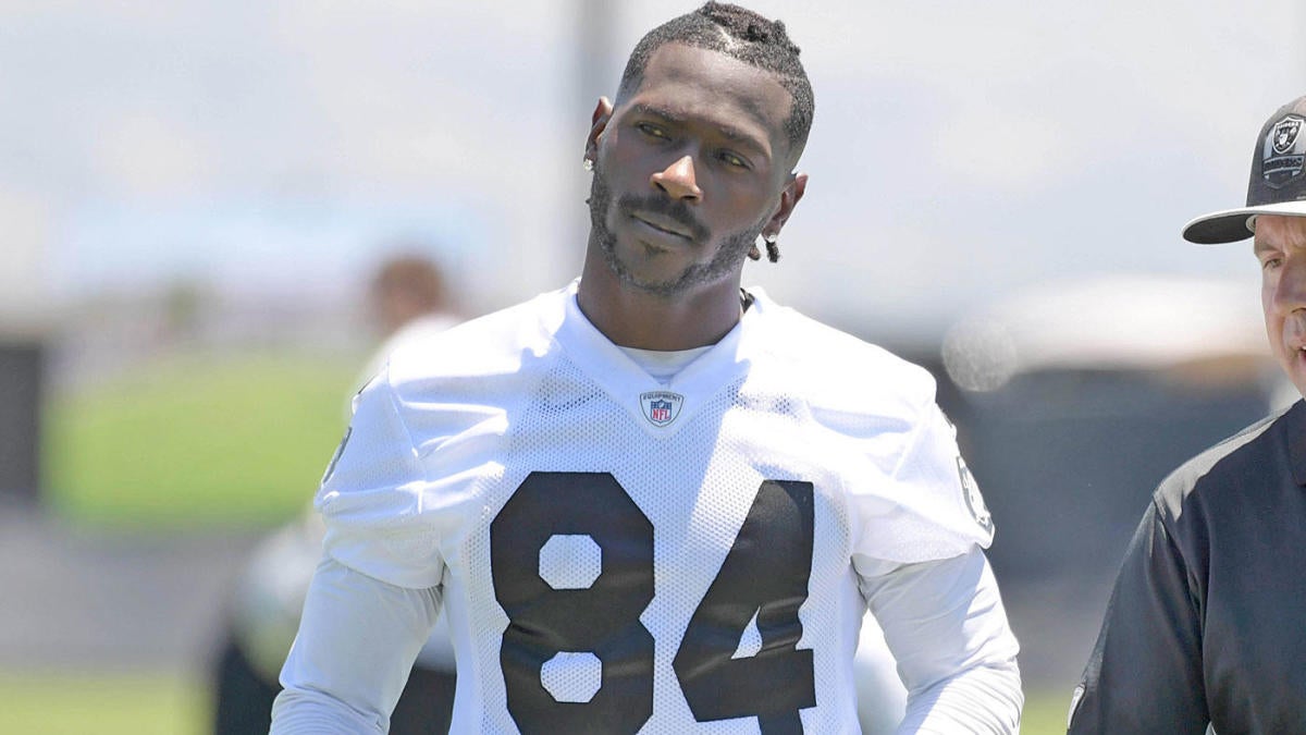 Antonio Brown returns to Raiders after absence for injured feet