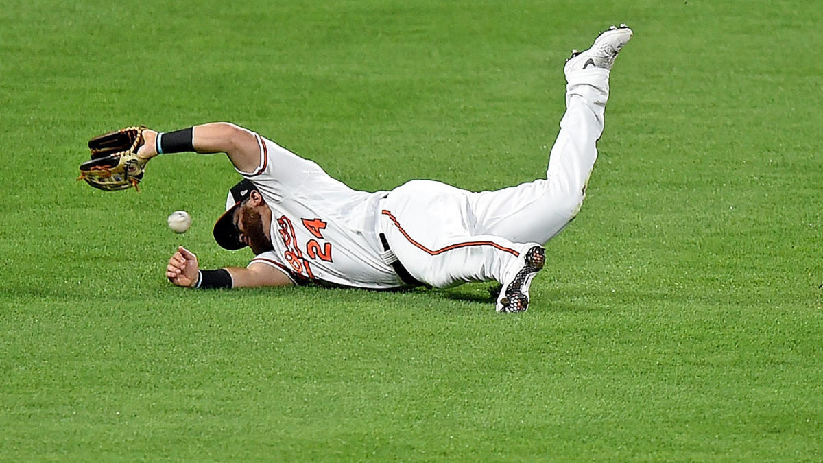 WATCH: Orioles' DJ Stewart suffers concussion after getting hit in head by  fly ball 