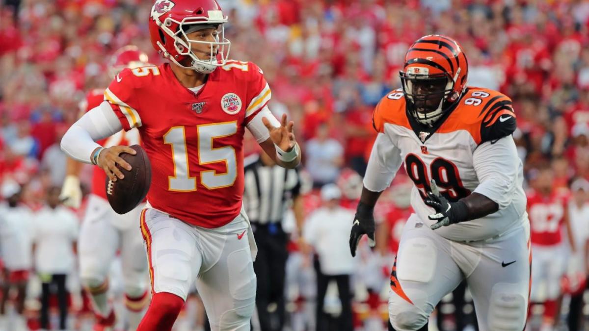 Patrick Mahomes diving for the touchdown against the bengals :  KansasCityChiefs