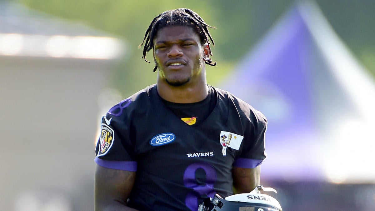 Lamar Jackson: Baltimore Ravens quarterback named NFL's most valuable  player for 2019 - BBC Sport