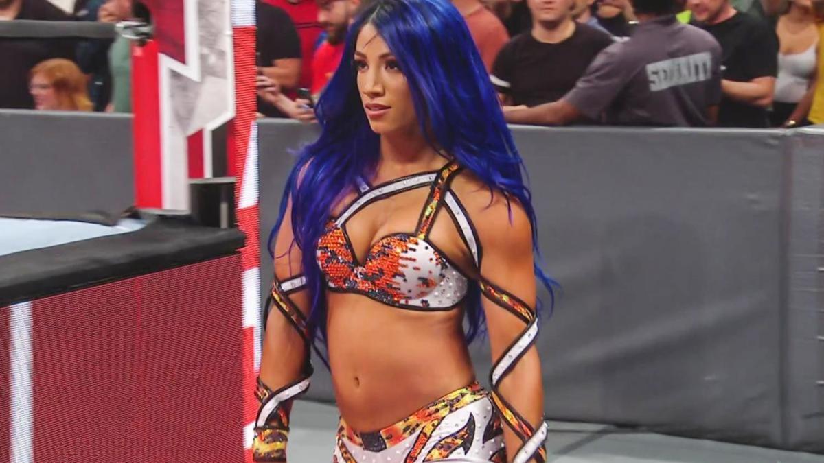 Wwe Raw Results Recap Grades Sasha Banks Shocking Return Highlights Post Summerslam Show Cbssports Com