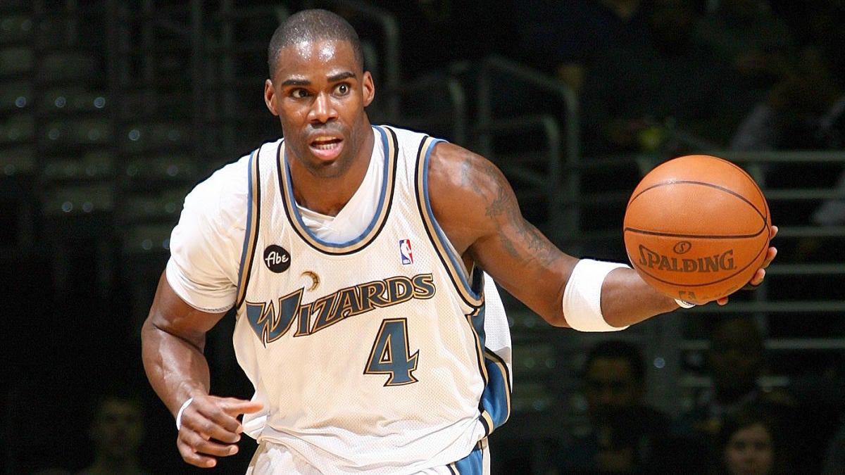 Washington Wizards forward Antawn Jamison (4) goes to the basket