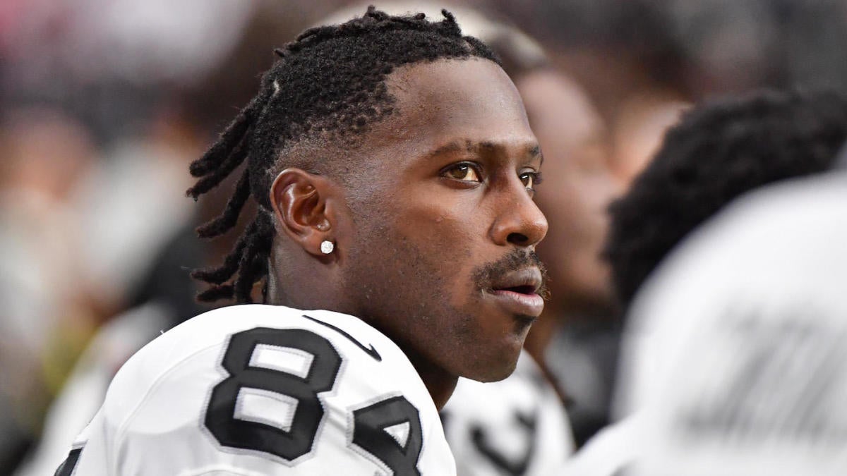 Antonio Brown actually shows up for Raiders' practice and it