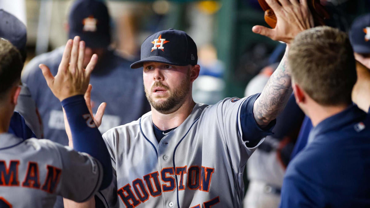Astros' Pressly reinjures knee, good to go for World Series