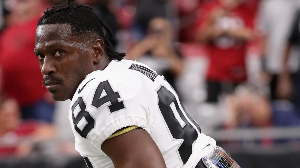 Raiders' Antonio Brown attends team meeting but helmet still an issue